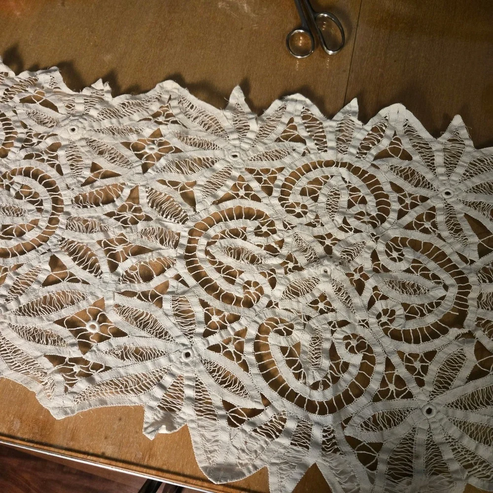 Handmade Battenberg Lace Table Runner Off White Floral Dresser Scarf vtg 54